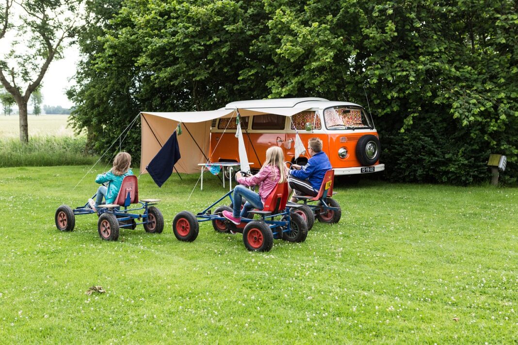 Spartipps für einen günstigen Campingurlaub mit der Familie.